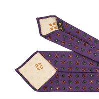 Cravatta in twill di seta prugna con stampa floreale Immagine alternativa