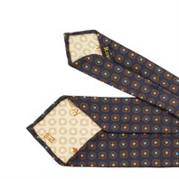 Cravatta in twill di seta blu con stampa geometrica Immagine alternativa