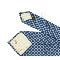 Cravatta in twill di seta blu con stampa geometrica Immagine alternativa