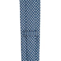Cravatta in twill di seta blu con stampa geometrica Immagine alternativa