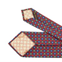 Cravatta in twill di seta rosso con stampa floreale Immagine alternativa