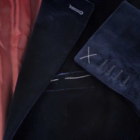 Single-breasted midnight blue velvet jacket Alternative Image