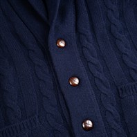 Cardigan a trecce in cashmere blu Immagine alternativa