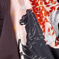 Double-breasted jacket in burgundy cashmere with scarf lining Alternative Image