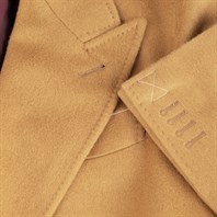 Cappotto doppio petto in cashmere cammello Immagine alternativa