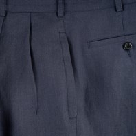 Bermuda in lino blu Immagine alternativa