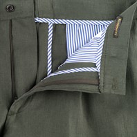 Bermuda in lino verde Immagine alternativa