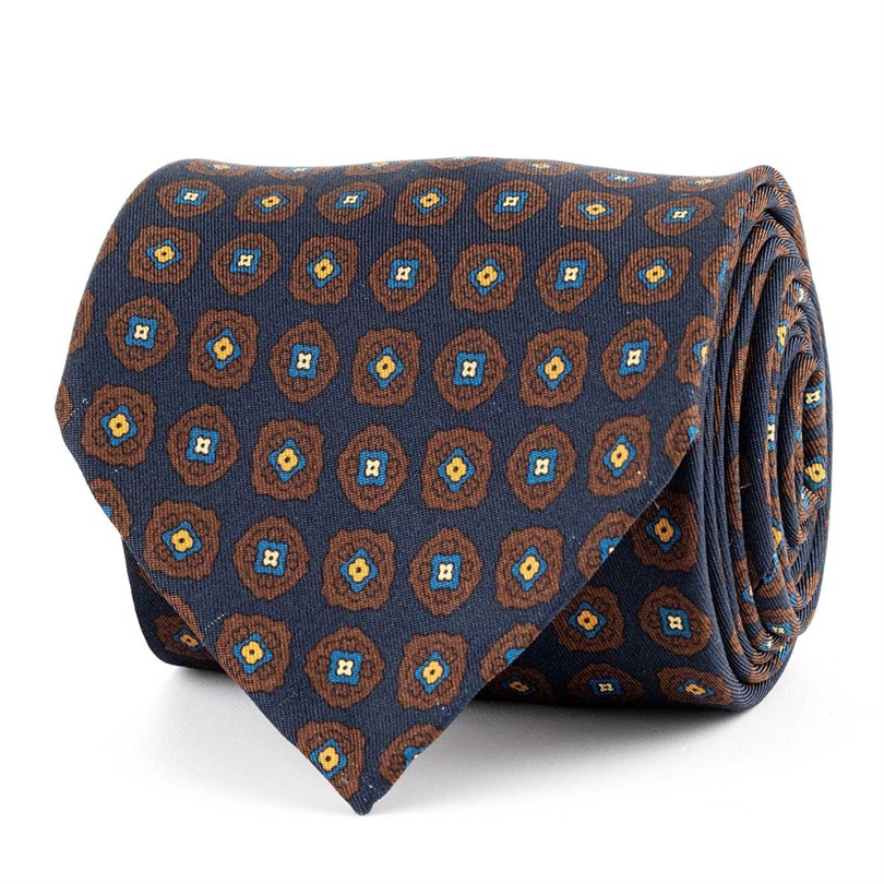 Cravatta in twill di seta blu con stampa geometrica