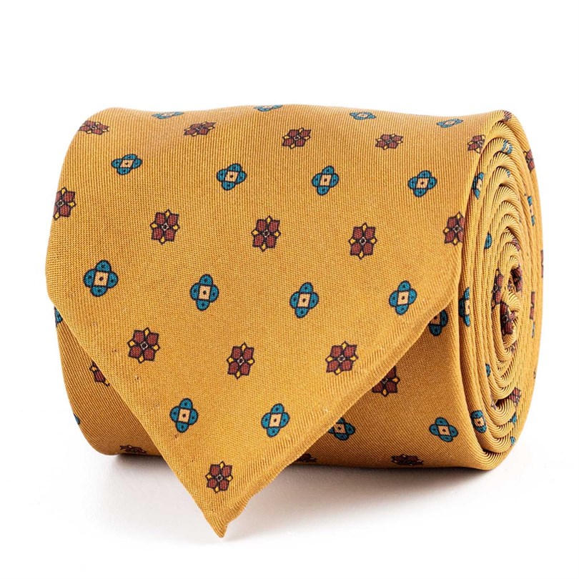 Ocher silk twill tie with geometric print