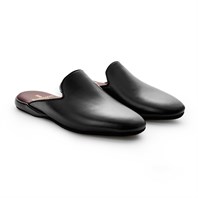 Comfort slipper in black calfskin leather
